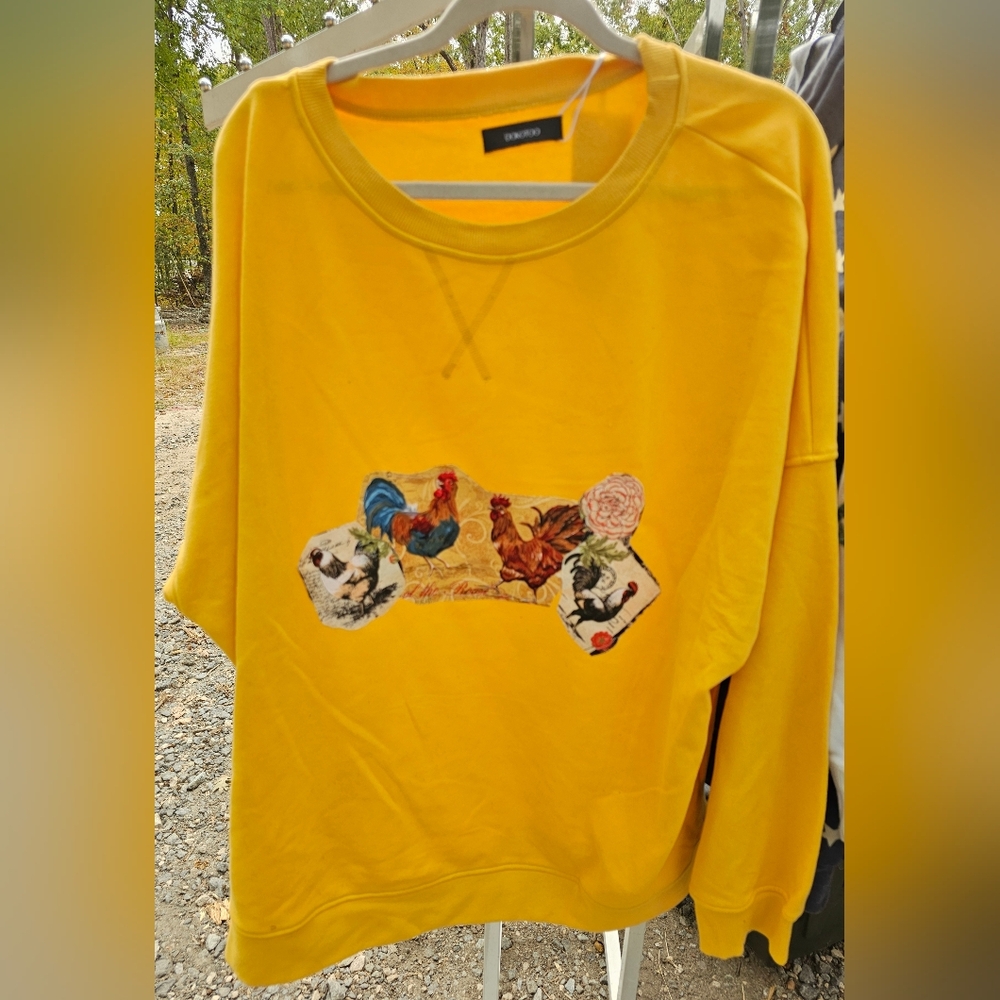 Yellow Rooster Graphic Sweatshirt